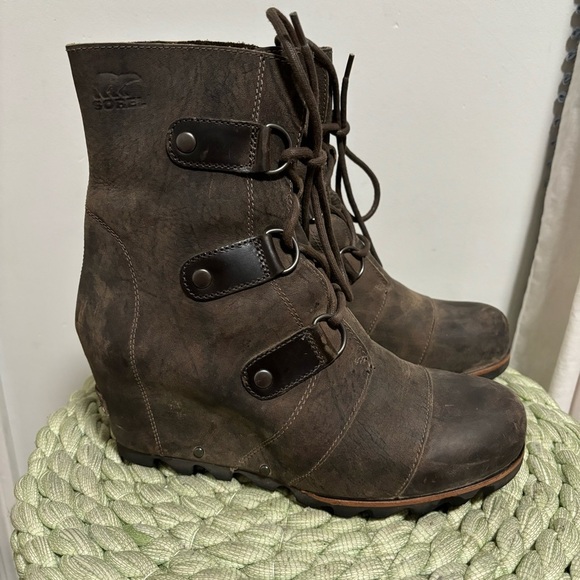 Sorel Joan of Arctic Rustic Brown Leather Lace Up Hidden Wedge Mid Boots - Picture 1 of 11